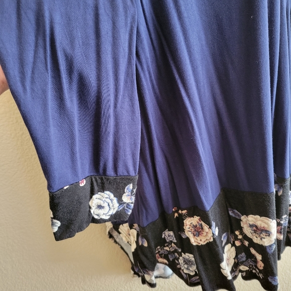 Long sleeve hi-lo mixed media tunic top w contrasting bands - Picture 5 of 6